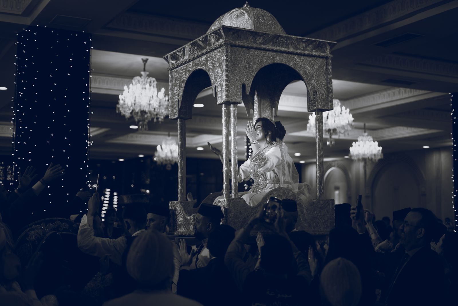 Photo de mariage, cortège en soirée