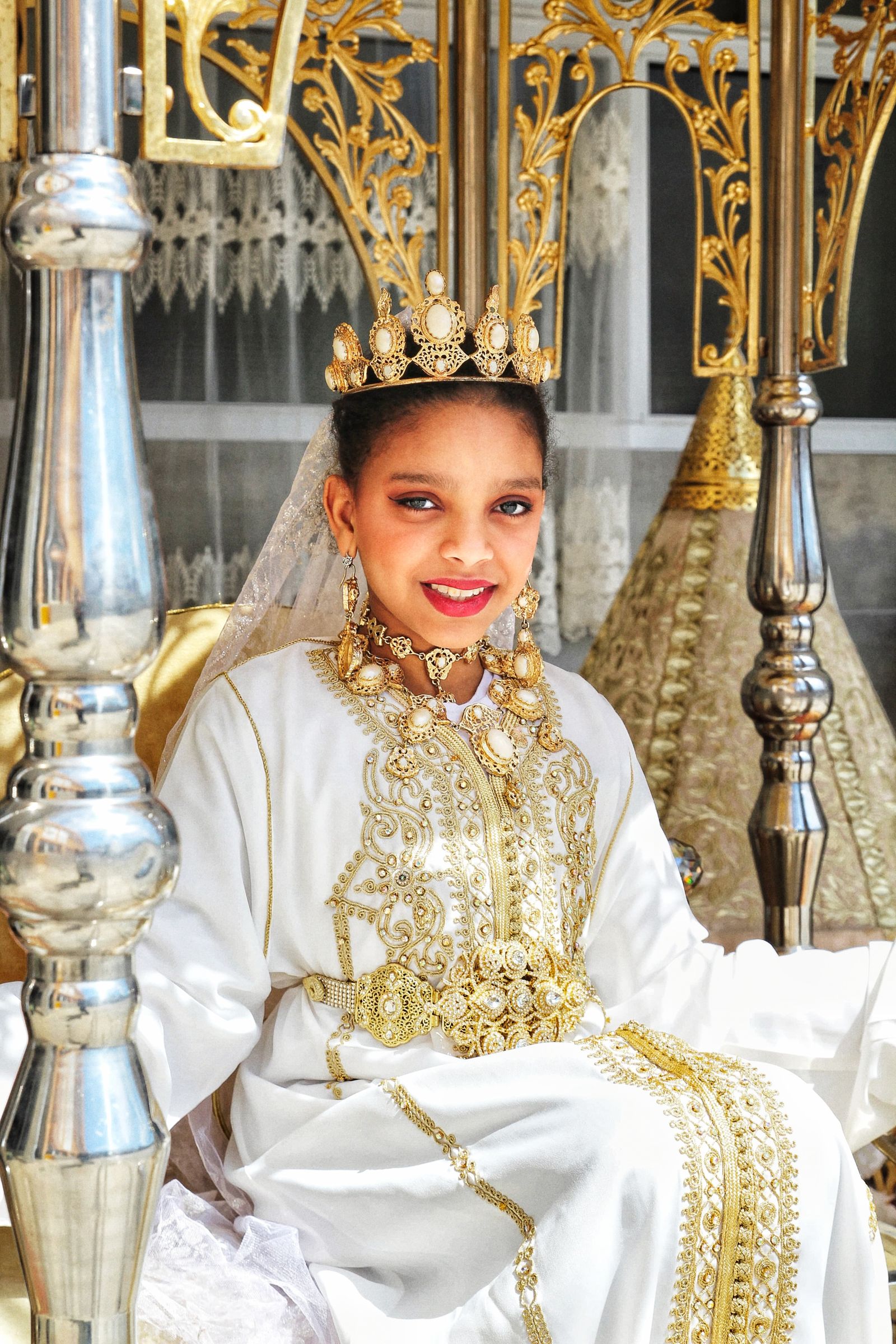 Portrait d'enfant en tenue traditionnelle